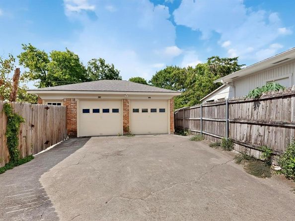 10533  Silverock Drive , Dallas Texas 75218