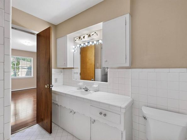 10533  Silverock Drive , Dallas Texas 75218
