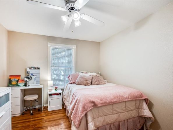 2833  South Hills Avenue , Fort Worth Texas 76109