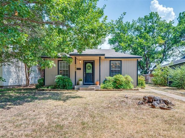 2833  South Hills Avenue , Fort Worth Texas 76109