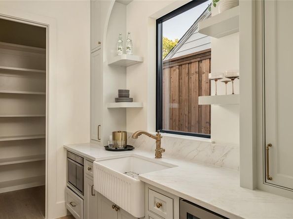 4722  Cowan Avenue , Dallas Texas 75209