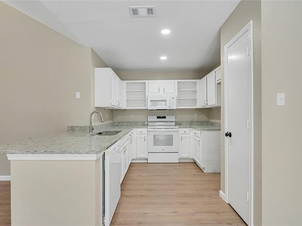 1428  Woodfern Drive , Arlington Texas 76018