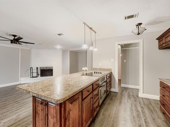 704  Fort Worth Street , Mansfield Texas 76063