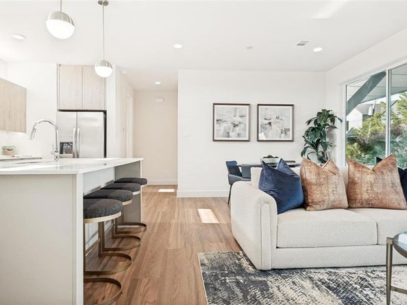 1311  Madrigall Parkway , Dallas Texas 75206