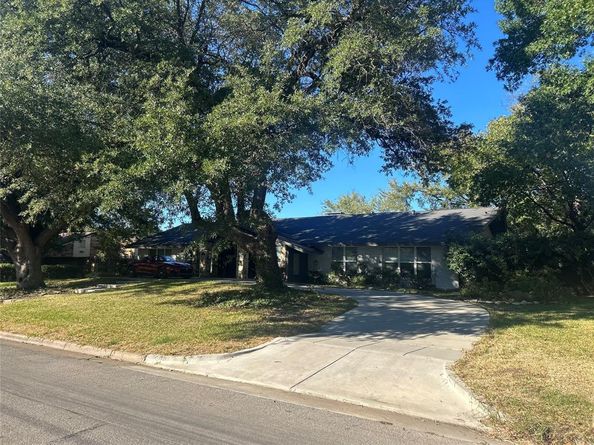 7121  Kendallwood Drive , Dallas Texas 75240