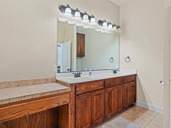 4900  Ridglea Hills Court , Fort Worth Texas 76116