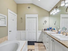 9404  Penny Lane , Irving Texas 75063