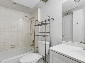 6032  Westridge Lane  212, Fort Worth Texas 76116