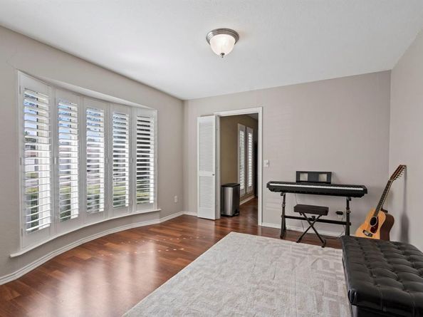 7335  La Bolsa Drive , Dallas Texas 75248