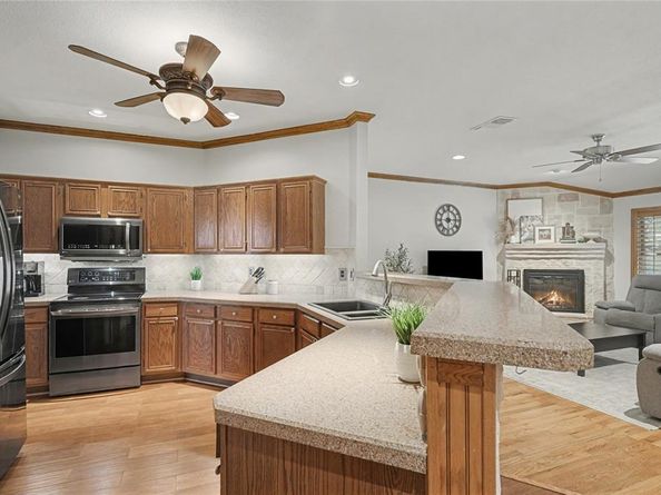 3809  Martha Lane , Rowlett Texas 75088