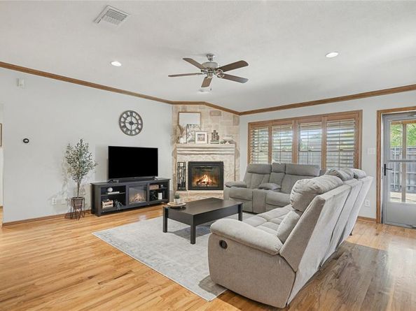 3809  Martha Lane , Rowlett Texas 75088