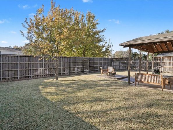 3809  Martha Lane , Rowlett Texas 75088