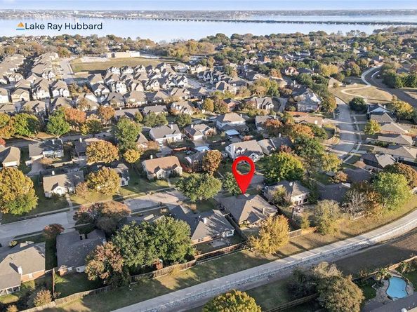 3809  Martha Lane , Rowlett Texas 75088