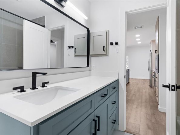 8601  Park Lane  121, Dallas Texas 75231