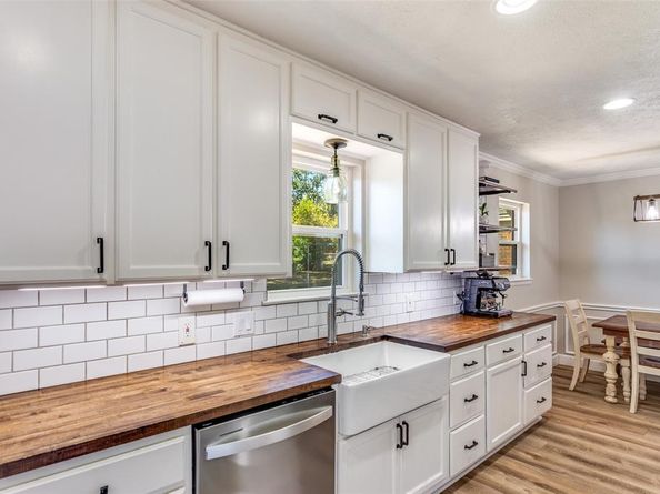 1308  John Reagan Street , Benbrook Texas 76126