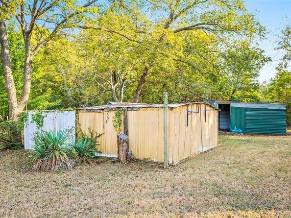 706 W Hendricks Street , Cedar Hill Texas 75104