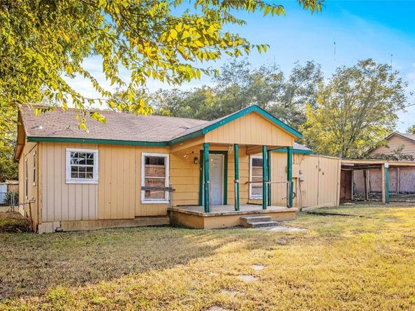 706 W Hendricks Street , Cedar Hill Texas 75104