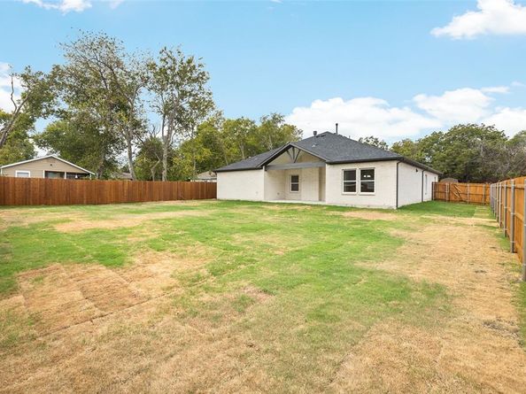 501  Pemberton Street , Fort Worth Texas 76108