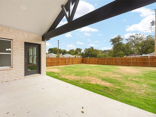 501  Pemberton Street , Fort Worth Texas 76108