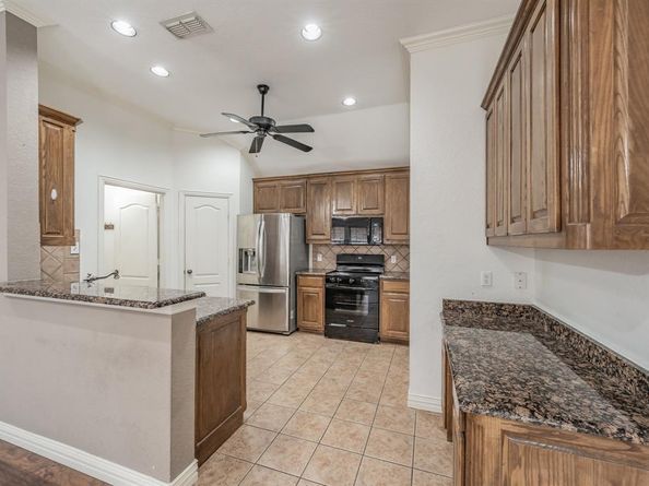 813  Claycourt Circle , Fort Worth Texas 76120