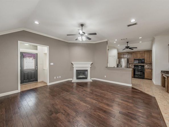 813  Claycourt Circle , Fort Worth Texas 76120