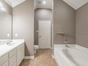 813  Claycourt Circle , Fort Worth Texas 76120