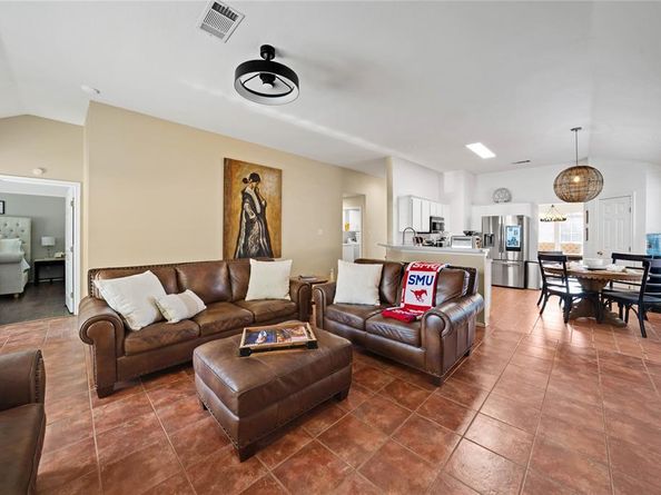 5928  Woodoak Drive , Dallas Texas 75249