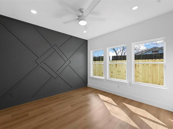 1573  Harris Court , Dallas Texas 75223