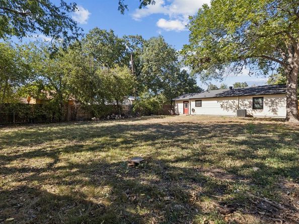 1142  Anderson Street , Irving Texas 75062