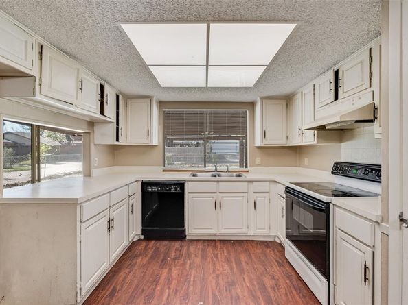 2037  Old Mill Run  , Garland Texas 75042