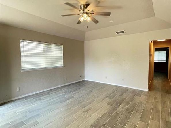 409 S Las Vegas Trail , White Settlement Texas 76108