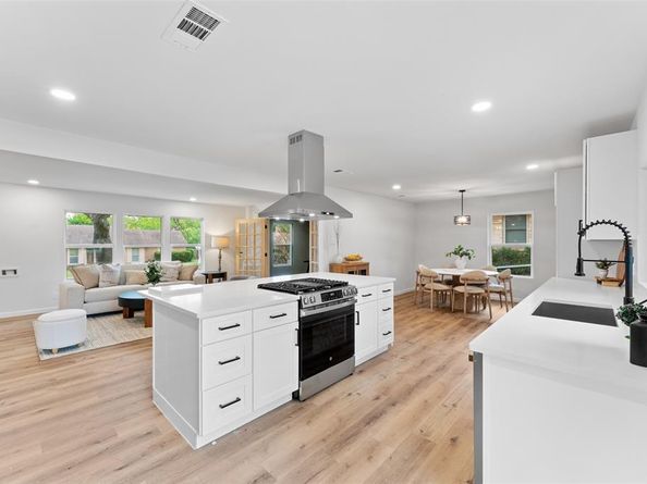 729  Town Creek Drive , Dallas Texas 75232
