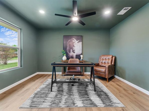 729  Town Creek Drive , Dallas Texas 75232