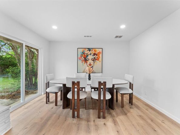 729  Town Creek Drive , Dallas Texas 75232