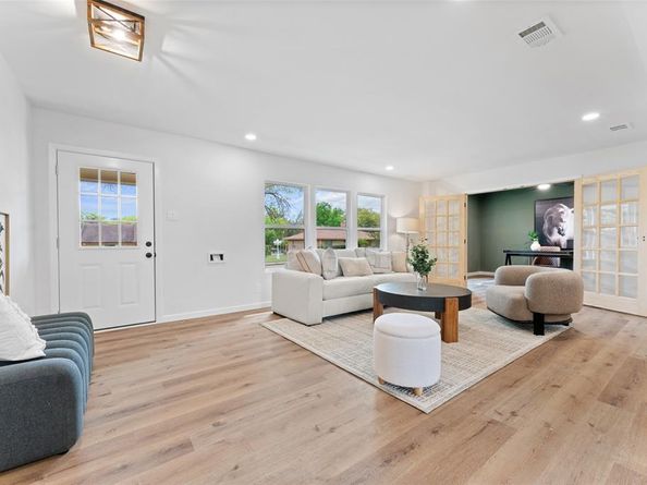 729  Town Creek Drive , Dallas Texas 75232