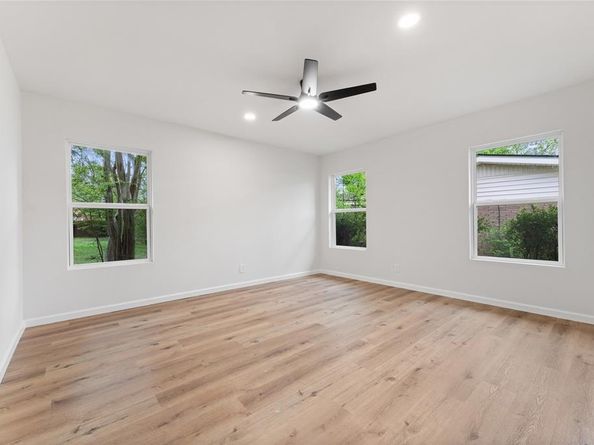 729  Town Creek Drive , Dallas Texas 75232