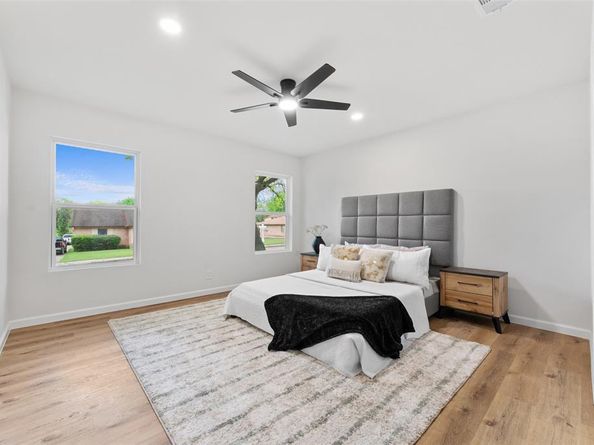 729  Town Creek Drive , Dallas Texas 75232