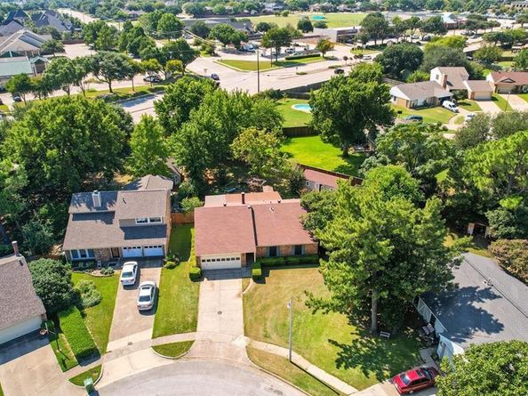 1823  Chestnut Court , Flower Mound Texas 75028