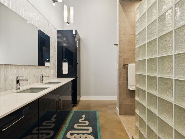 7515  Linwood Avenue , Dallas Texas 75209