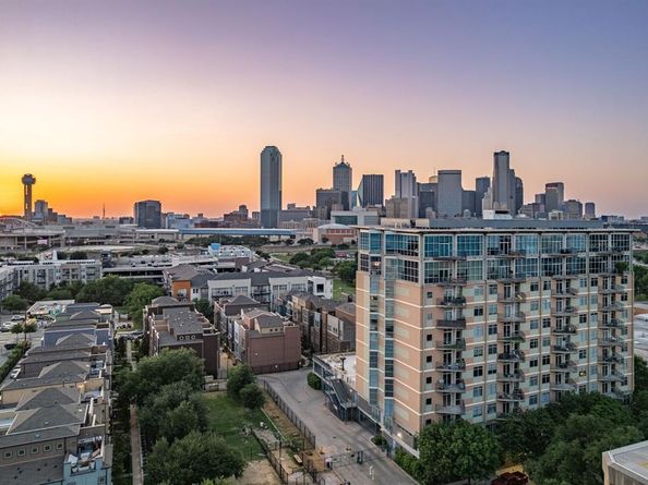 1001  Belleview Street  305, Dallas Texas 75215