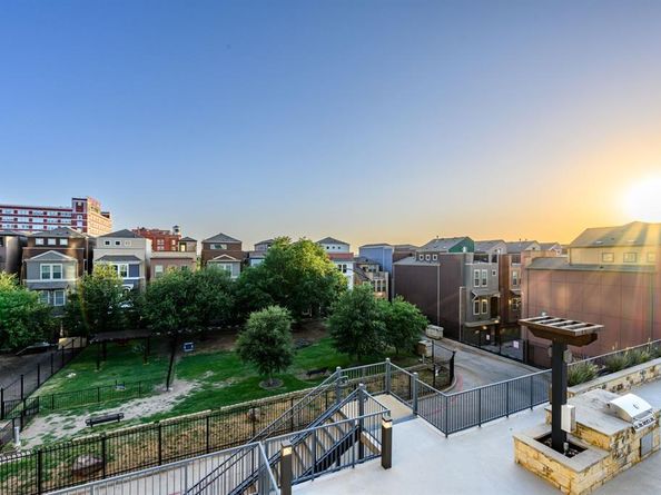 1001  Belleview Street  305, Dallas Texas 75215