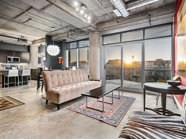 1001  Belleview Street  305, Dallas Texas 75215