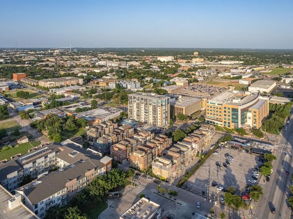 1001  Belleview Street  305, Dallas Texas 75215