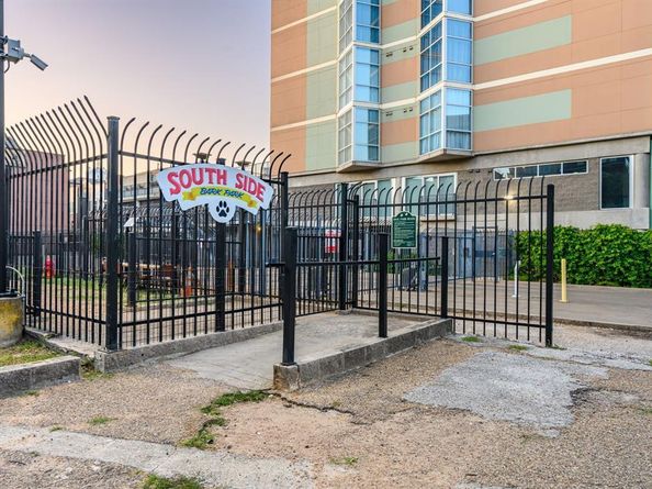 1001  Belleview Street  305, Dallas Texas 75215