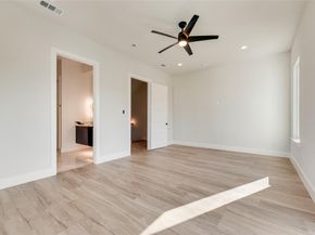 1121  Muncie Avenue , Dallas Texas 75212