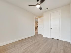 1121  Muncie Avenue , Dallas Texas 75212