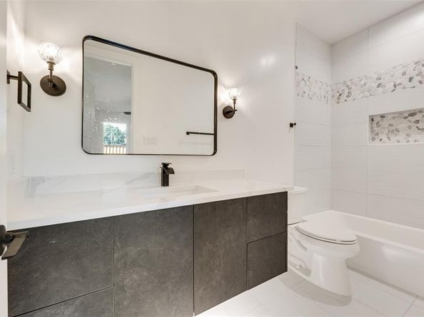 1121  Muncie Avenue , Dallas Texas 75212