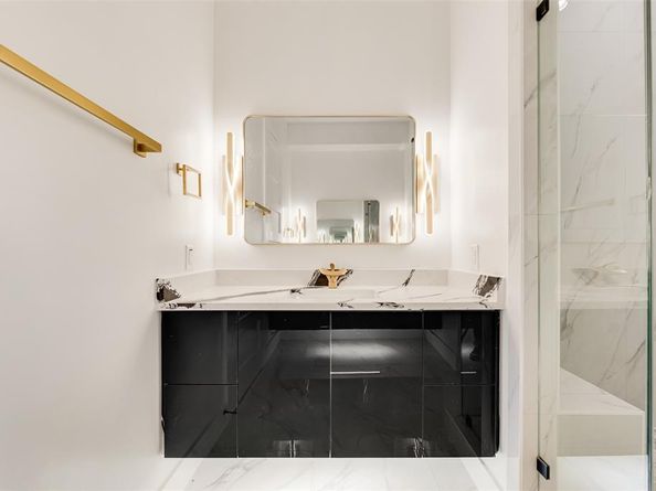 1121  Muncie Avenue , Dallas Texas 75212