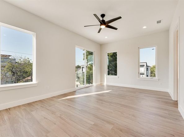 1121  Muncie Avenue , Dallas Texas 75212