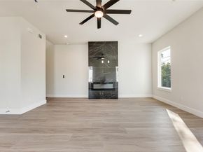 1121  Muncie Avenue , Dallas Texas 75212